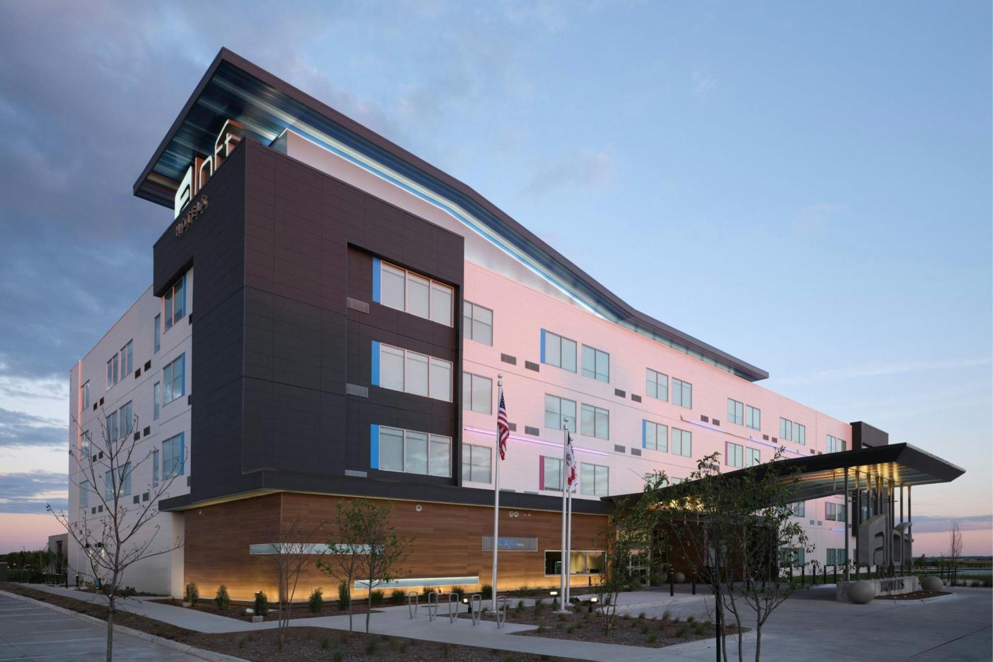 Aloft Waukee Hotel Екстериор снимка